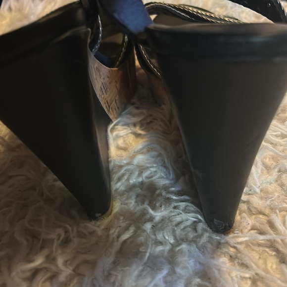 Guess size 11 sandals - Picture 4 of 9